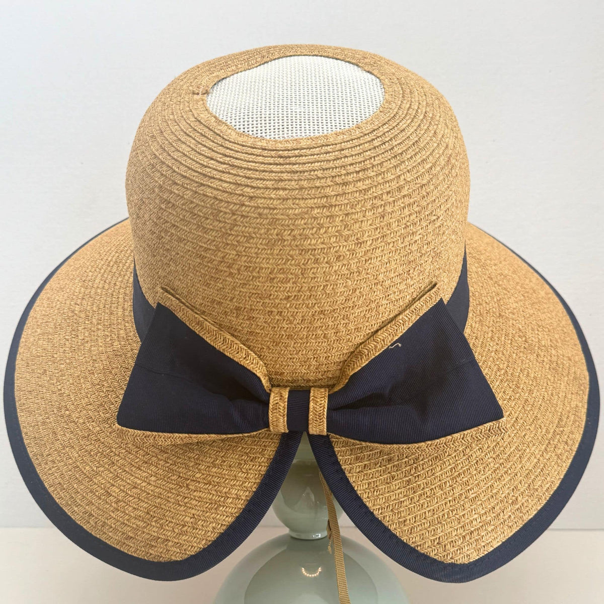 the𝗡𝗗𝗟𝗣𝗧hat™ -Split Back Bow Navy